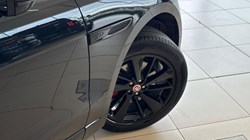 2022 (22) JAGUAR F-PACE 2.0 D200 R-Dynamic Black 5dr Auto AWD 5841629