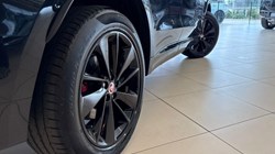 2022 (22) JAGUAR F-PACE 2.0 D200 R-Dynamic Black 5dr Auto AWD 5841628