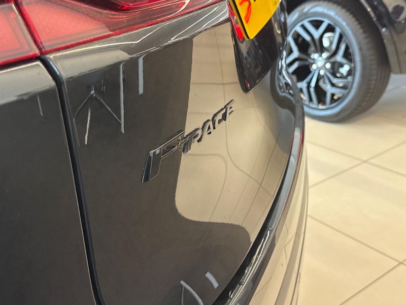 2022 (22) JAGUAR F-PACE 2.0 D200 R-Dynamic Black 5dr Auto AWD 5841625