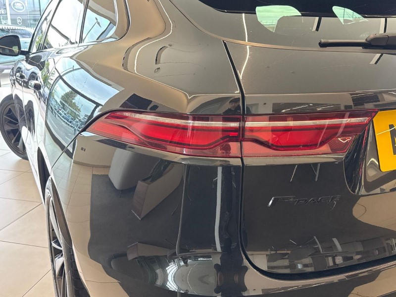2022 (22) JAGUAR F-PACE 2.0 D200 R-Dynamic Black 5dr Auto AWD 5841600