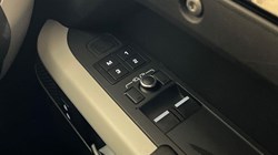 2021 (21) LAND ROVER DEFENDER 3.0 D250 X-Dynamic SE 90 3dr Auto 5839145