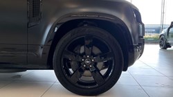 2024 (24) LAND ROVER DEFENDER 2.0 P400e X-Dynamic HSE 110 5dr Auto 5842730