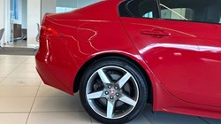 2019 (19) JAGUAR XE 2.0 Ingenium R-Sport 4dr Auto 5822775