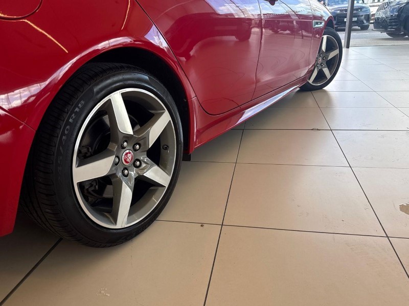 2019 (19) JAGUAR XE 2.0 Ingenium R-Sport 4dr Auto 5822770