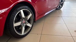 2019 (19) JAGUAR XE 2.0 Ingenium R-Sport 4dr Auto 5822770
