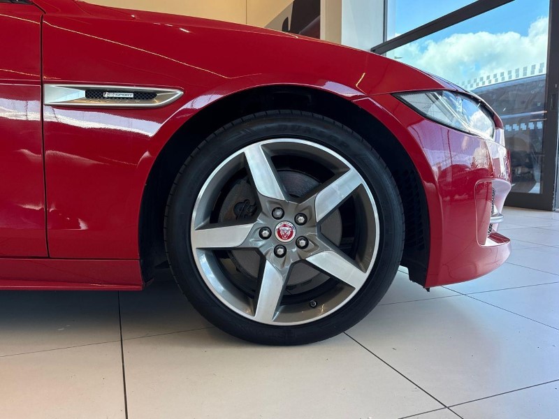 2019 (19) JAGUAR XE 2.0 Ingenium R-Sport 4dr Auto 5822735