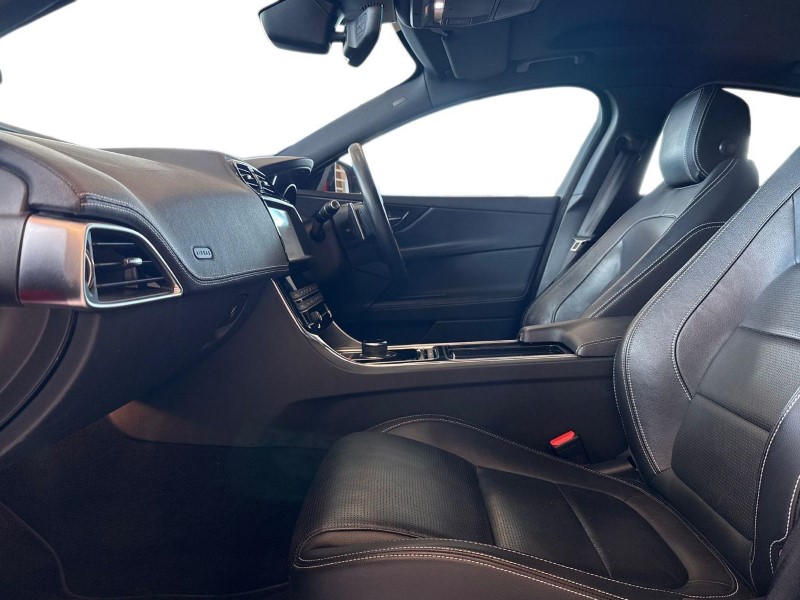 2019 (19) JAGUAR XE 2.0 Ingenium R-Sport 4dr Auto 5822730