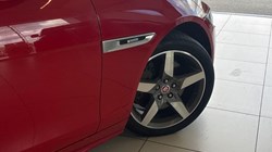 2019 (19) JAGUAR XE 2.0 Ingenium R-Sport 4dr Auto 5822771