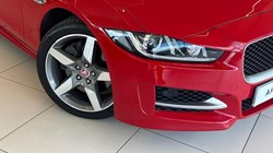 2019 (19) JAGUAR XE 2.0 Ingenium R-Sport 4dr Auto 5822764