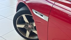 2019 (19) JAGUAR XE 2.0 Ingenium R-Sport 4dr Auto 5822747