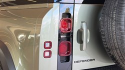 2023 (73) LAND ROVER DEFENDER 3.0 D250 SE 110 5dr Auto 5844189