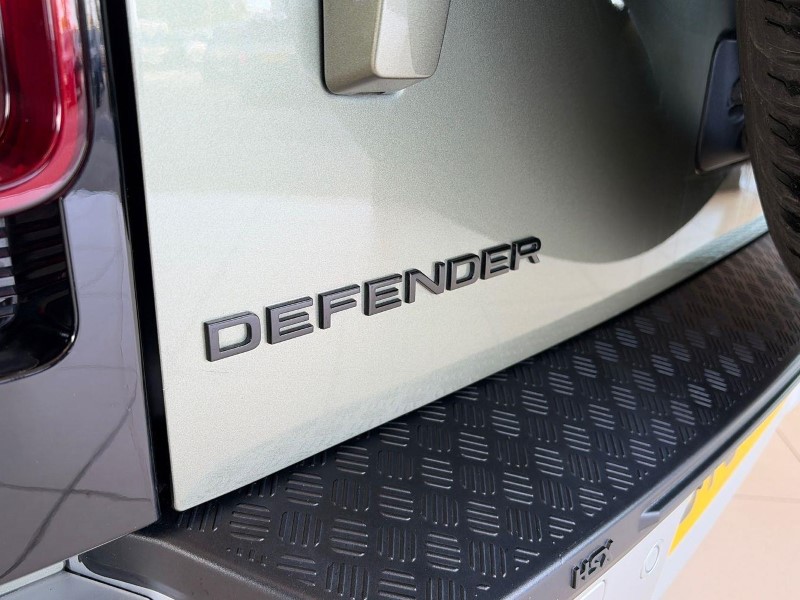2023 (73) LAND ROVER DEFENDER 3.0 D250 SE 110 5dr Auto 5844216
