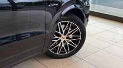 2024 (24) PORSCHE CAYENNE E-Hybrid 5dr Tiptronic S 5841476