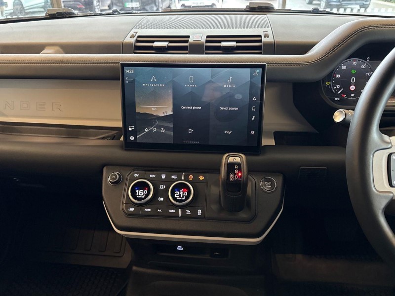 2024 (74) LAND ROVER COMMERCIAL DEFENDER 3.0 D250 Hard Top X-Dynamic HSE Auto [3 Seat] 5838438