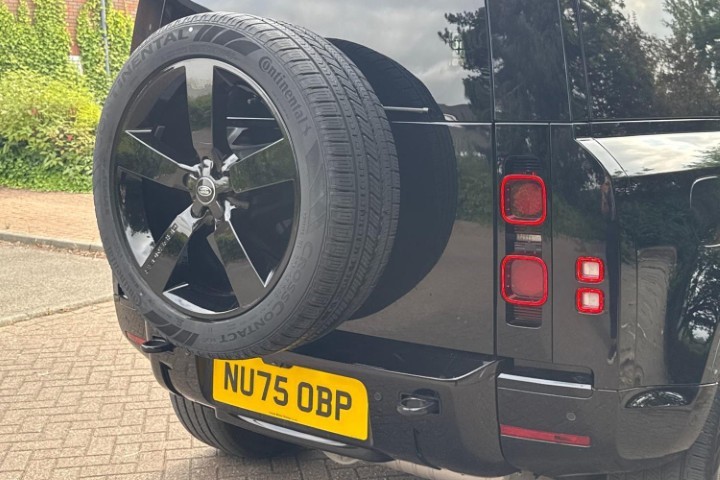 2025 (75) LAND ROVER DEFENDER 3.0 D250 X-Dynamic SE 90 3dr Auto 5624833