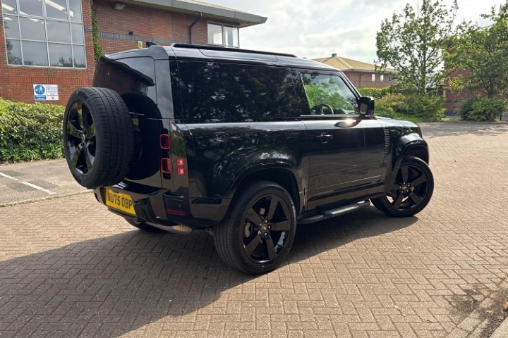 2025 (75) LAND ROVER DEFENDER 3.0 D250 X-Dynamic SE 90 3dr Auto 5624839