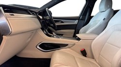 2022 (22) JAGUAR F-PACE 2.0 D200 R-Dynamic SE 5dr Auto AWD 5880751