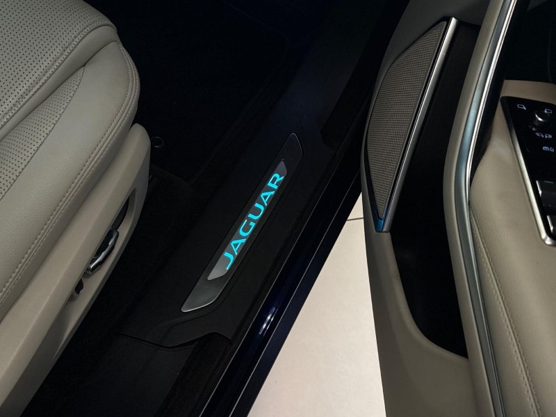 2022 (22) JAGUAR F-PACE 2.0 D200 R-Dynamic SE 5dr Auto AWD 5880785
