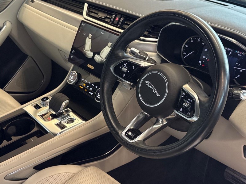 2022 (22) JAGUAR F-PACE 2.0 D200 R-Dynamic SE 5dr Auto AWD 5880802
