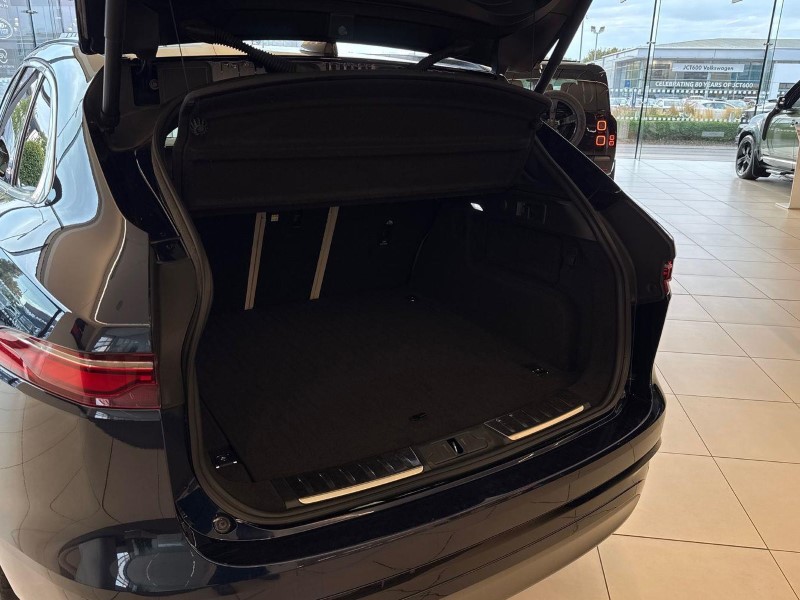 2022 (22) JAGUAR F-PACE 2.0 D200 R-Dynamic SE 5dr Auto AWD 5880786