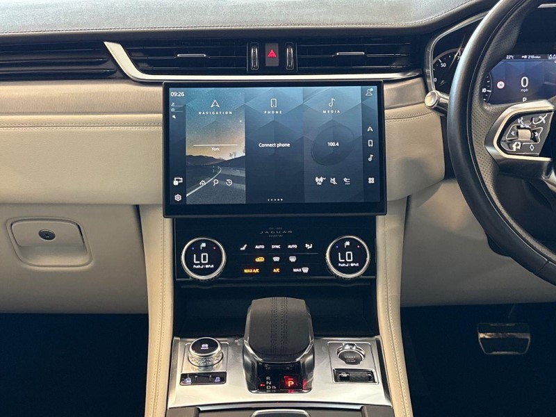 2022 (22) JAGUAR F-PACE 2.0 D200 R-Dynamic SE 5dr Auto AWD 5880762