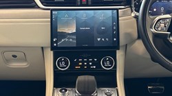2022 (22) JAGUAR F-PACE 2.0 D200 R-Dynamic SE 5dr Auto AWD 5880762