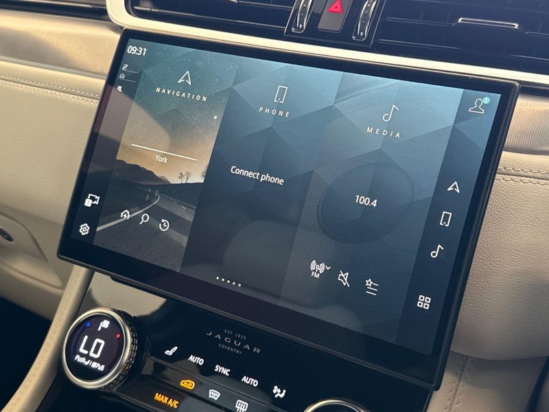 2022 (22) JAGUAR F-PACE 2.0 D200 R-Dynamic SE 5dr Auto AWD 5880777