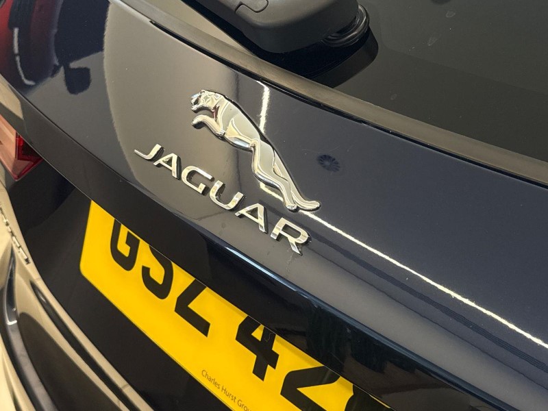 2022 (22) JAGUAR F-PACE 2.0 D200 R-Dynamic SE 5dr Auto AWD 5880793