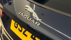 2022 (22) JAGUAR F-PACE 2.0 D200 R-Dynamic SE 5dr Auto AWD 5880793