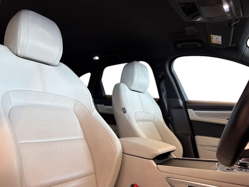 2022 (22) JAGUAR F-PACE 2.0 D200 R-Dynamic SE 5dr Auto AWD 5880773
