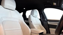 2022 (22) JAGUAR F-PACE 2.0 D200 R-Dynamic SE 5dr Auto AWD 5880773