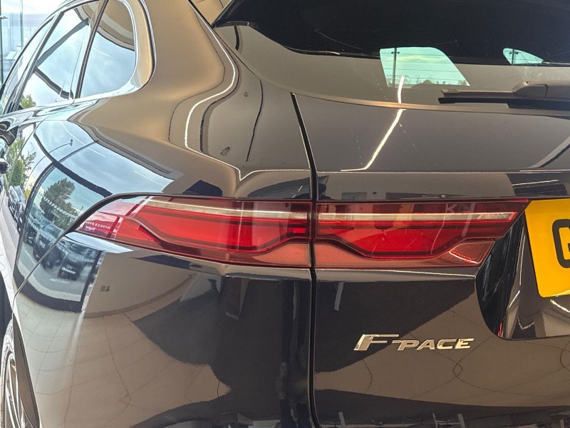 2022 (22) JAGUAR F-PACE 2.0 D200 R-Dynamic SE 5dr Auto AWD 5880767