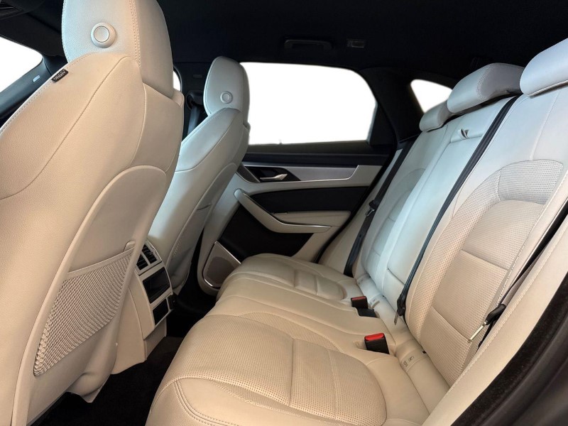 2022 (22) JAGUAR F-PACE 2.0 D200 R-Dynamic SE 5dr Auto AWD 5880752