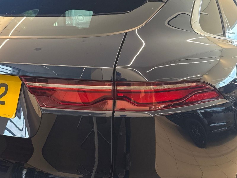 2022 (22) JAGUAR F-PACE 2.0 D200 R-Dynamic SE 5dr Auto AWD 5880794