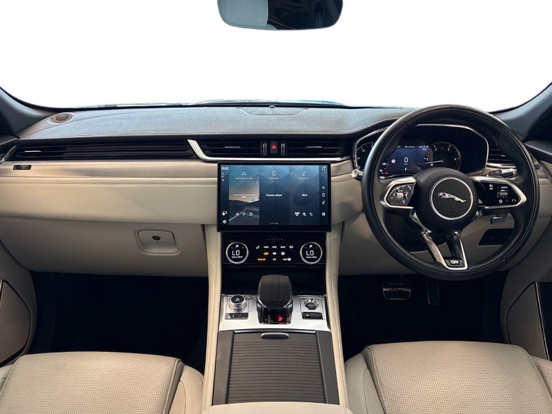 2022 (22) JAGUAR F-PACE 2.0 D200 R-Dynamic SE 5dr Auto AWD 5880757