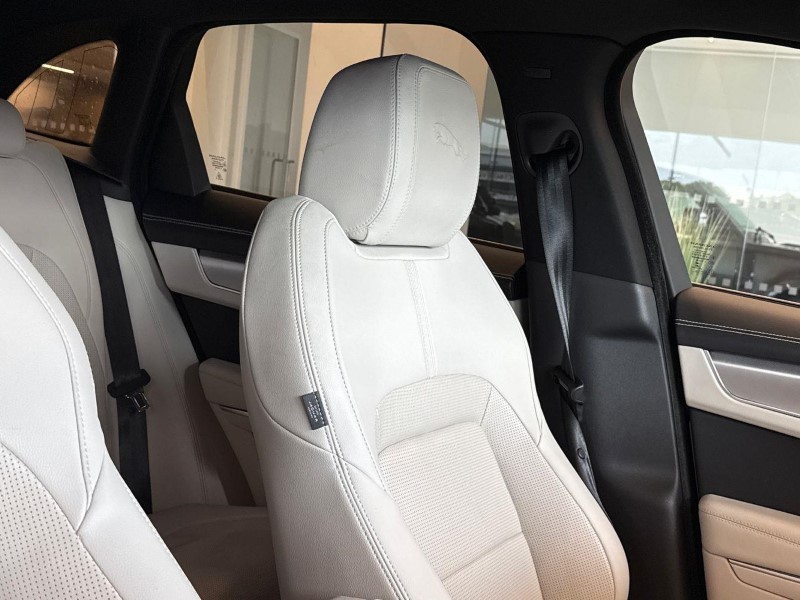 2022 (22) JAGUAR F-PACE 2.0 D200 R-Dynamic SE 5dr Auto AWD 5880801