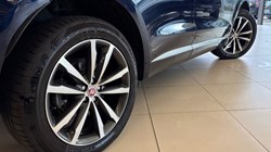 2022 (22) JAGUAR F-PACE 2.0 D200 R-Dynamic SE 5dr Auto AWD 5880795