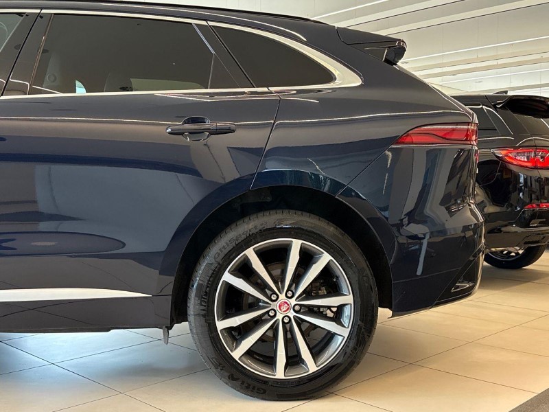 2022 (22) JAGUAR F-PACE 2.0 D200 R-Dynamic SE 5dr Auto AWD 5880800