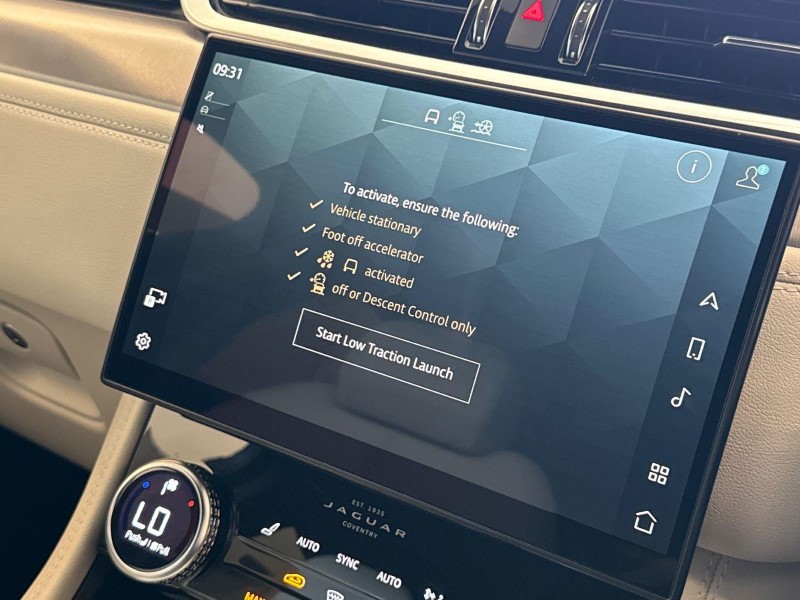 2022 (22) JAGUAR F-PACE 2.0 D200 R-Dynamic SE 5dr Auto AWD 5880780