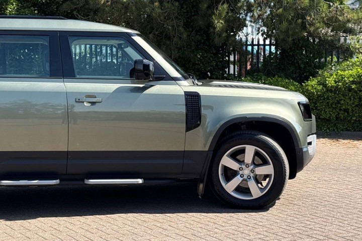 2022 (22) LAND ROVER DEFENDER 3.0 D250 HSE 110 5dr Auto 5647260