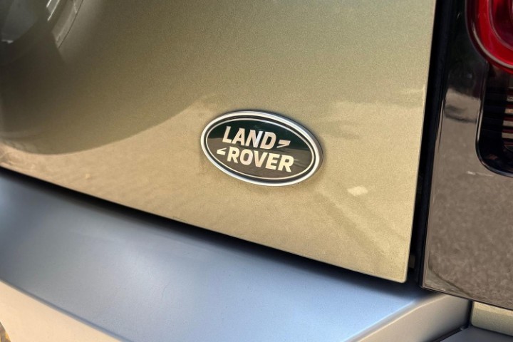 2022 (22) LAND ROVER DEFENDER 3.0 D250 HSE 110 5dr Auto 5647257