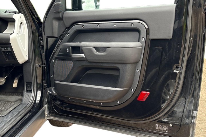 2024 (74) LAND ROVER COMMERCIAL DEFENDER 3.0 D250 Hard Top S Auto [3 Seat] 5651656