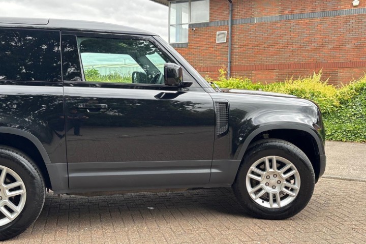 2024 (74) LAND ROVER COMMERCIAL DEFENDER 3.0 D250 Hard Top S Auto [3 Seat] 5651686