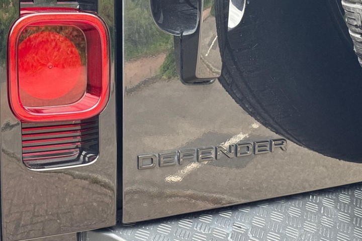2024 (74) LAND ROVER COMMERCIAL DEFENDER 3.0 D250 Hard Top S Auto [3 Seat] 5651682
