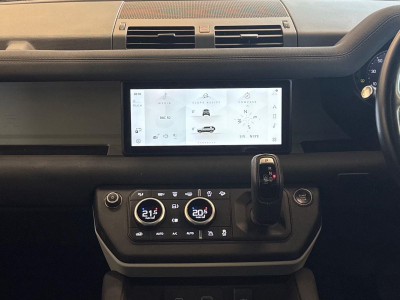 2022 (72) LAND ROVER DEFENDER 3.0 D250 X-Dynamic SE 110 5dr Auto 5905432