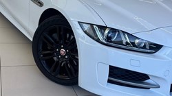 2019 (19) JAGUAR XE 2.0 Ingenium R-Sport 4dr Auto 5893790