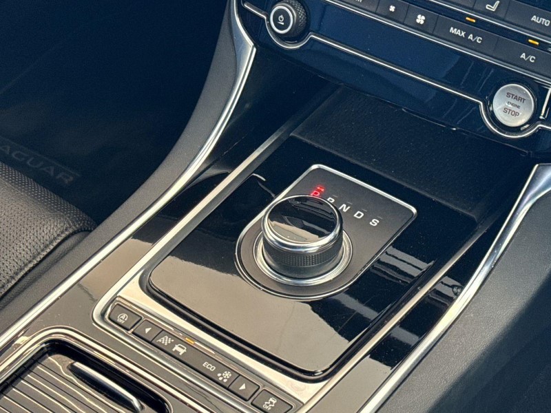 2019 (19) JAGUAR XE 2.0 Ingenium R-Sport 4dr Auto 5893764