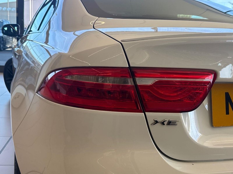 2019 (19) JAGUAR XE 2.0 Ingenium R-Sport 4dr Auto 5893770