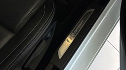 2019 (19) JAGUAR XE 2.0 Ingenium R-Sport 4dr Auto 5893787