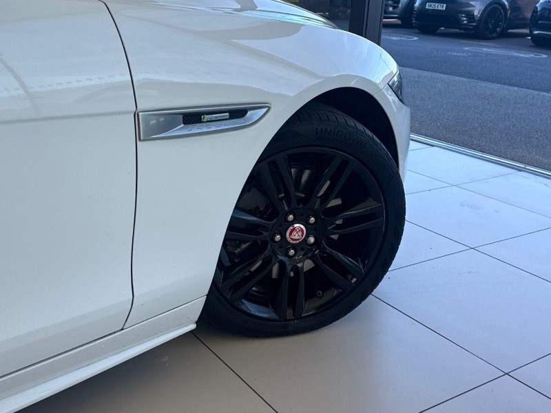 2019 (19) JAGUAR XE 2.0 Ingenium R-Sport 4dr Auto 5893797